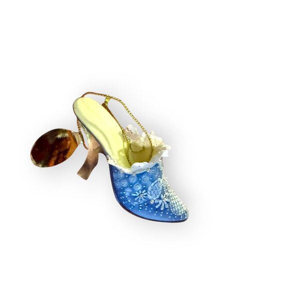 Stepping in Time Silent Rendezvous – Collectible Shoe Ornament by Ashton-Drake - Picture 1 of 4